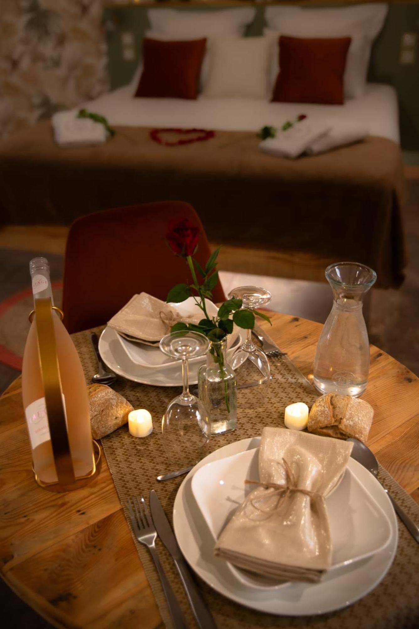 Le Mas Aux Amoureux , Suite Romantique Et Spa Le Barcarès Exterior foto