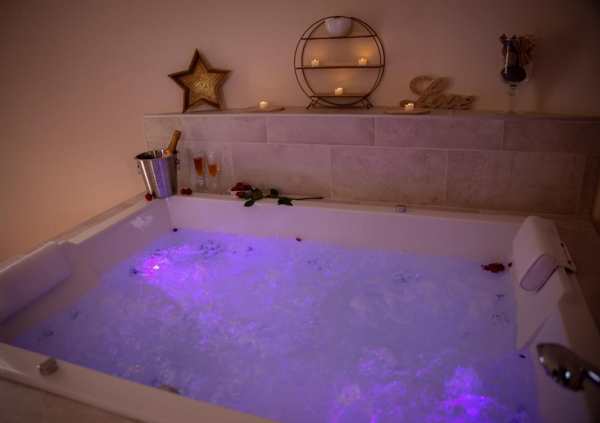Le Mas Aux Amoureux , Suite Romantique Et Spa Le Barcarès Exterior foto