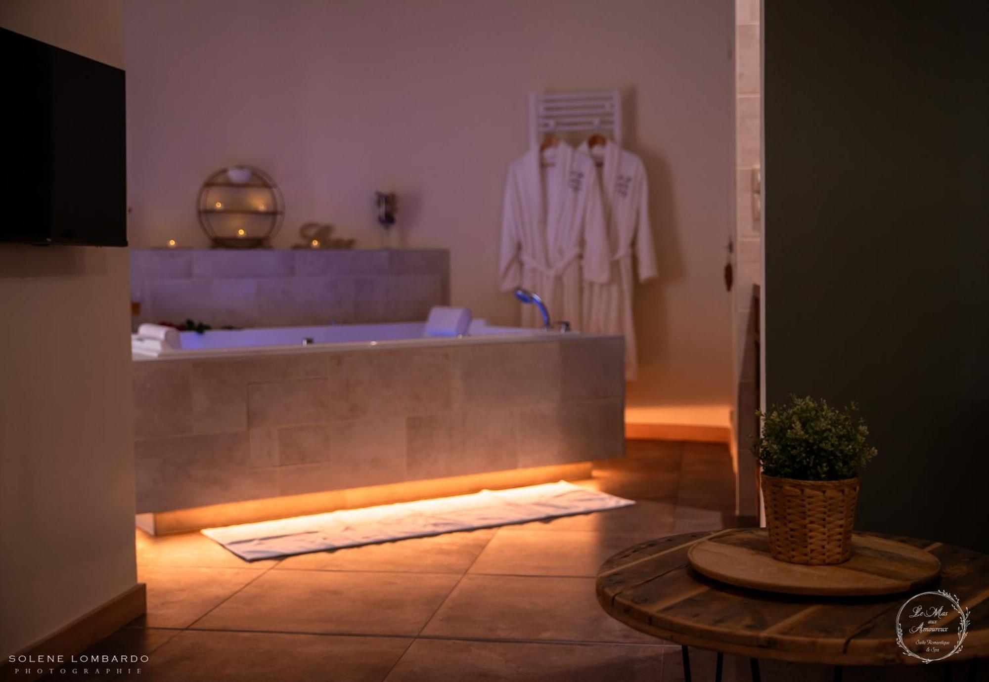 Le Mas Aux Amoureux , Suite Romantique Et Spa Le Barcarès Exterior foto